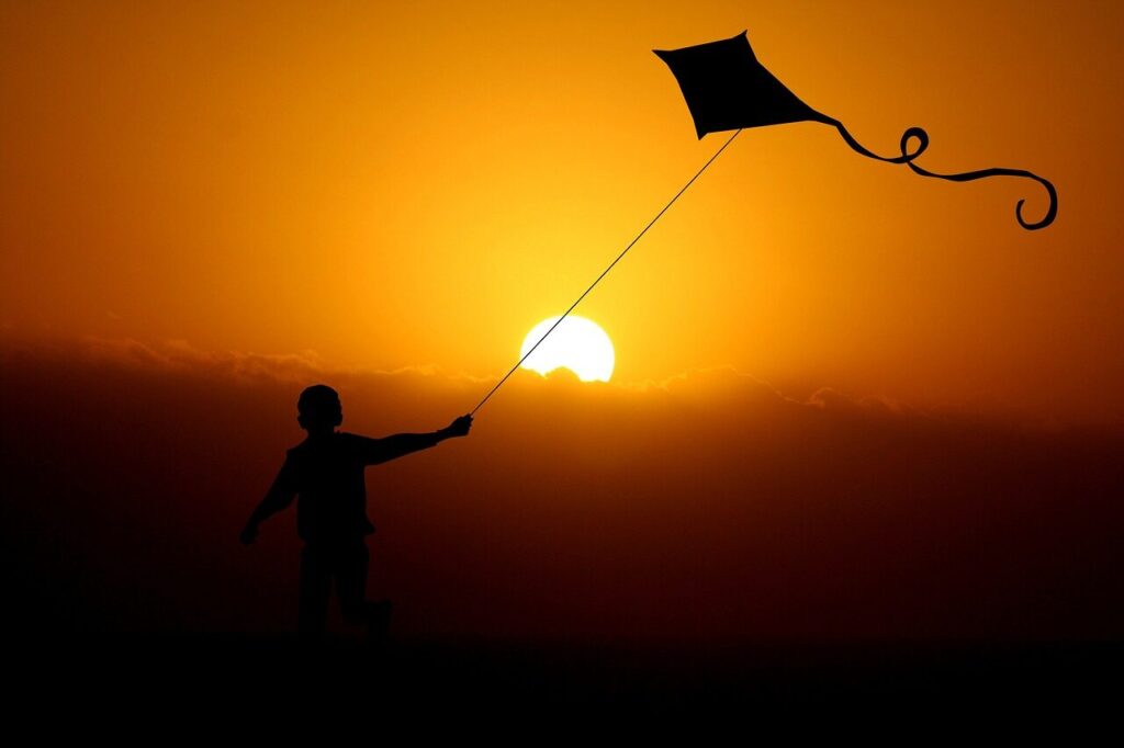 child, boy, dragon, dragon flight, wind, dragon fly, fun, kites rise, flying, fall, windy, kite climbing, toy, air, freedom, line, leisure time, child's play, flutter, heaven, sun, nature, sunset, blow, running, evening sky, backlighting, silhouette, composing, orange, warm colours, evening atmosphere