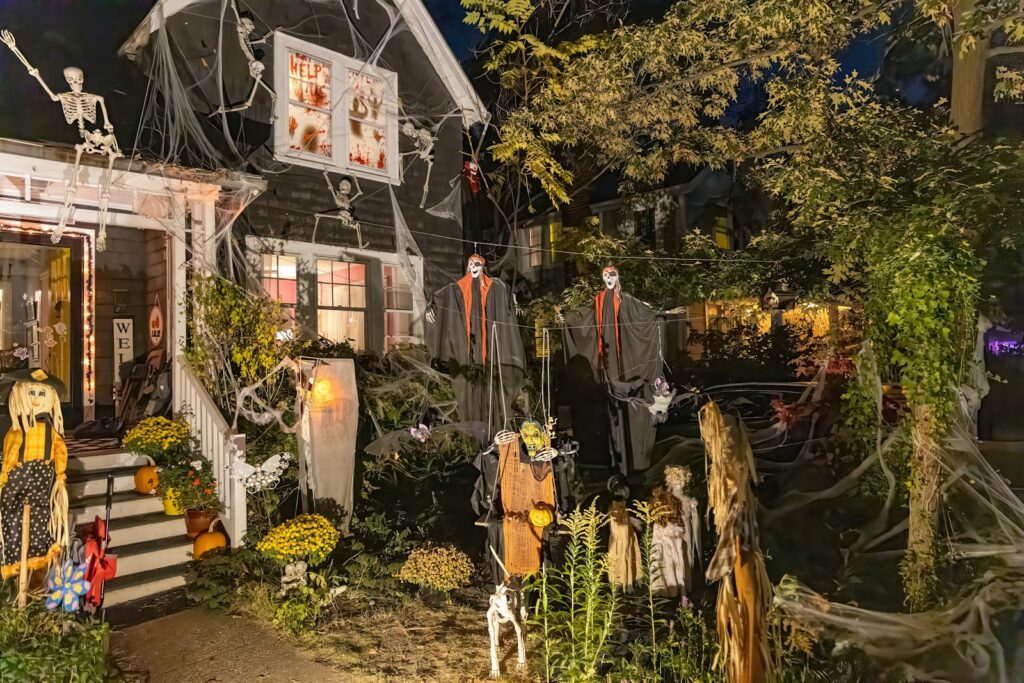 A house decorated for halloween with decorations on the front