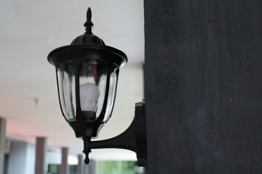 a light that is on the side of a building