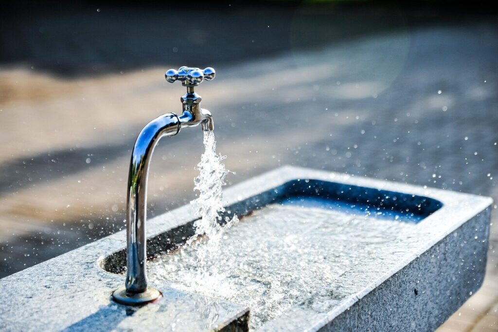 faucet, sink, tap, tap water, flow, flowing water, nature, fresh water, clean water, wet, splashing, splash, water, fountain, water fountain