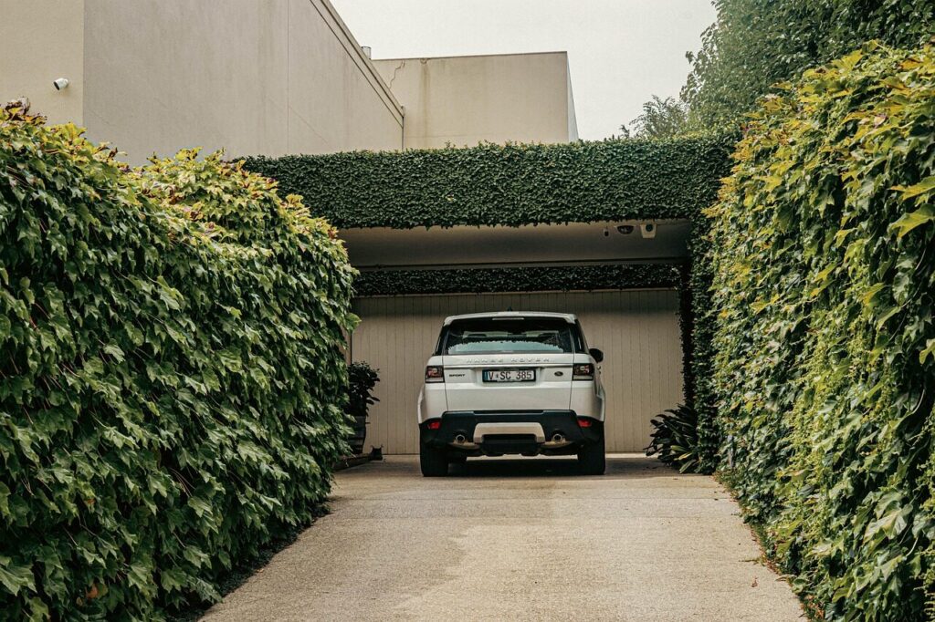 property, house, real estate, court, land rover, car, garage, modern, hedges, cleas driveway, car wallpapers, toorak, rich