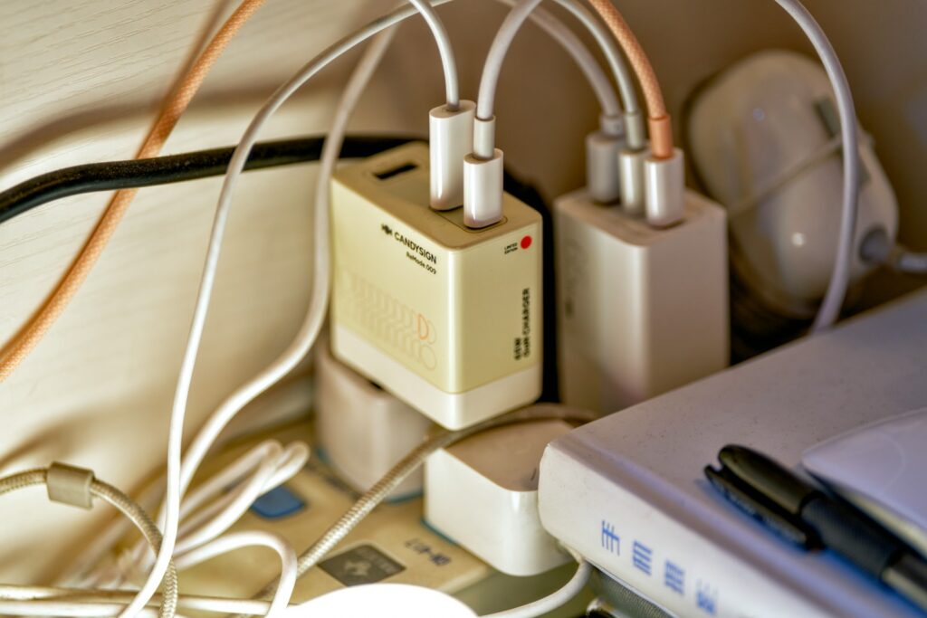 a couple of wires are plugged into a device