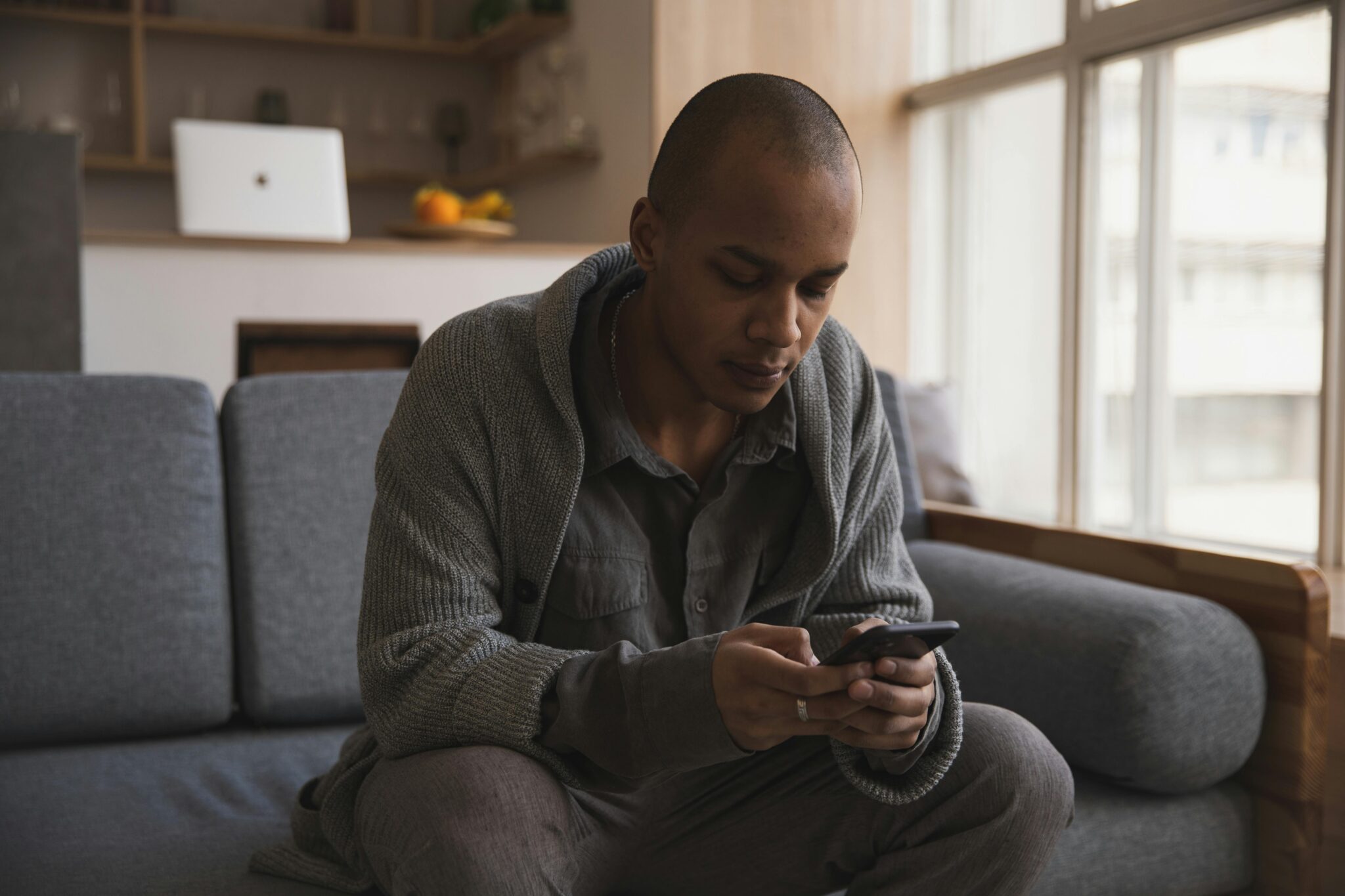 12 Common Sitting Positions and What They Reveal About Personality ...