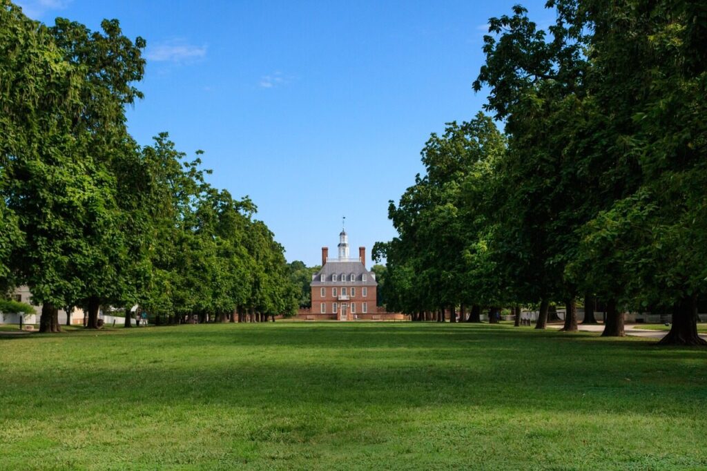 historical capital building, williamsburg, virginia, nature, colonial, building, grass, green building