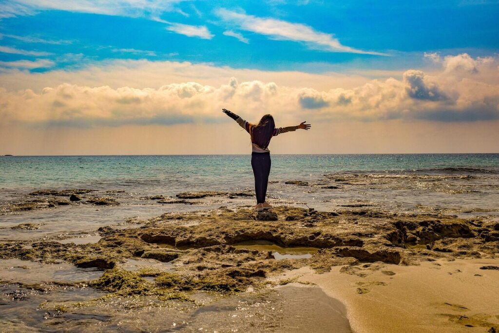 girl, teenager, beach, nature, sea, sky, clouds, horizon, morning light, enjoying nature