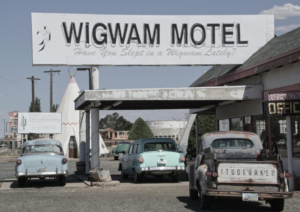 A nostalgic view of classic cars parked at the iconic Wigwam Motel in Holbrook, Arizona.