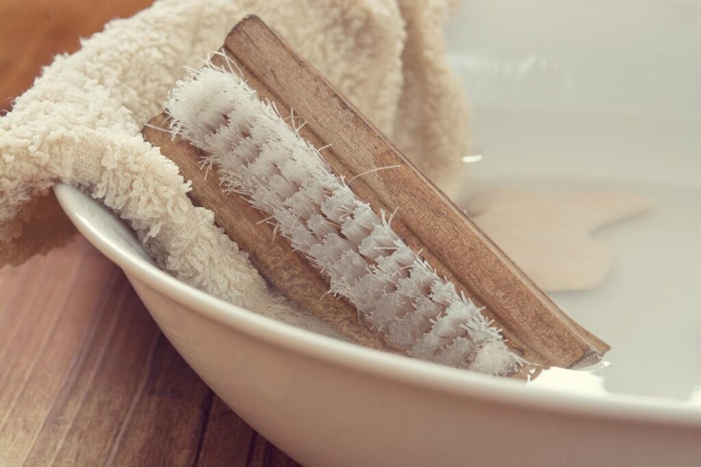 washing brush, hand brush, washcloth, wash bowl, water, soapy water, nature, close up